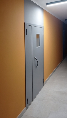 Дверь с ручкой-скобой Дверь с ручкой-скобой