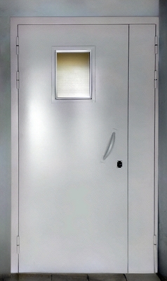 Дверь с окном и ручкой-скобой