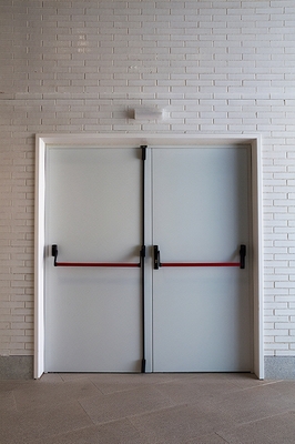 Двустворчатая системы push-bar