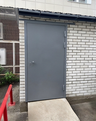 Дверь-скелет