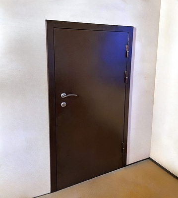 Коричневая нестандартная дверь