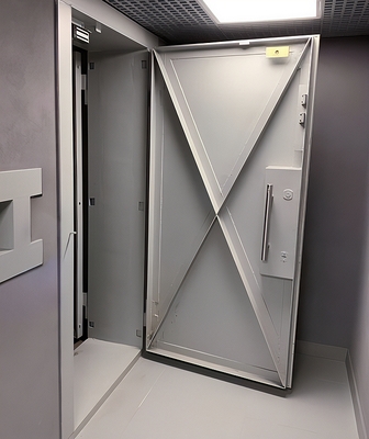 Защитная дверь в открытом виде