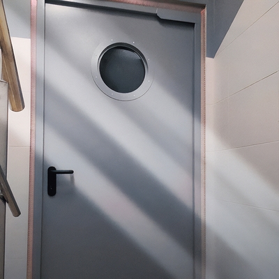 Дверь с круглым стеклопакетом