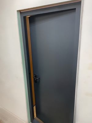 Дверь с обратной стороны Дверь с обратной стороны