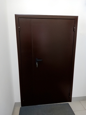 Коричневая дверь (1,5 створки)