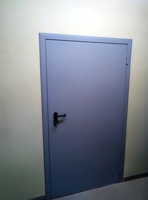 Широкая глухая дверь Широкая глухая дверь