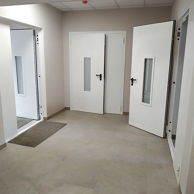 Остекленные огнеупорные двери