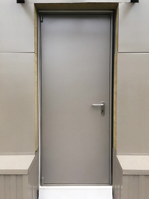 Дверь на уличном выходе Дверь на уличном выходе