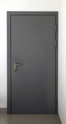 Темно-серая глухая дверь Темно-серая глухая дверь