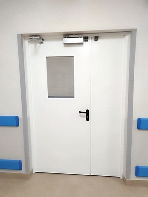 Дверь в мед.учреждении