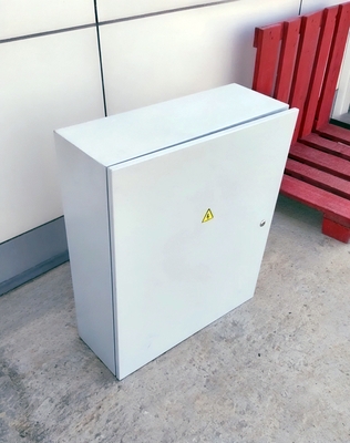 Шкаф белого цвета Шкаф белого цвета