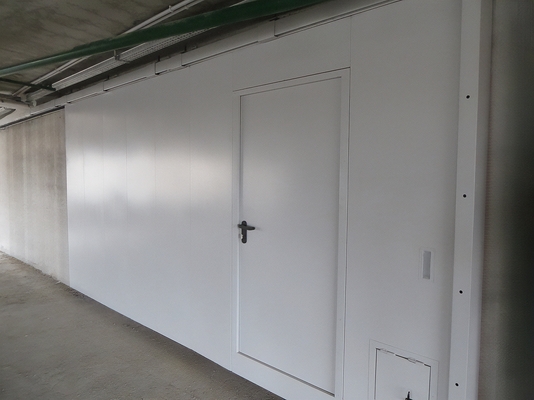 Ворота с дверью Ворота с дверью