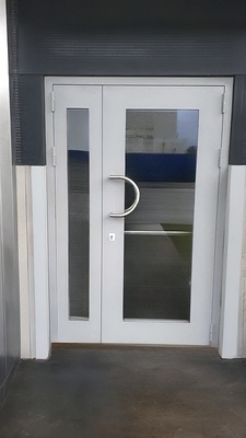 Дверь с остеклением более 25% Дверь с остеклением более 25%