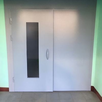 Дверь с остеклением и широкой вставкой сбоку