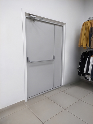 Дверь с ручкой «push-bar»