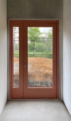 Дверь с увеличенными стёклами Дверь с увеличенными стёклами