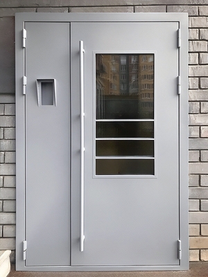 Дверь в подъезд жилого дома Дверь в подъезд жилого дома