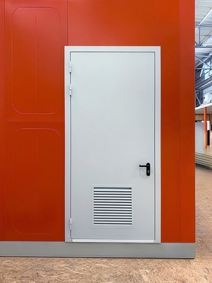 Огнестойкая дверь с решеткой жалюзи Огнестойкая дверь с решеткой жалюзи