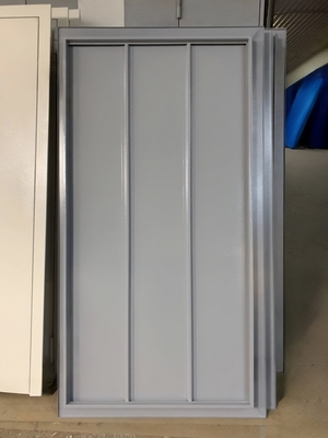 Ревизионная дверца-люк с ребрами жесткости