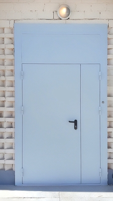 Уличная дверь с фрамугой